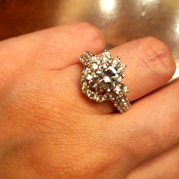 Jewelry - Spiral Rhinstone Ring Sz 9